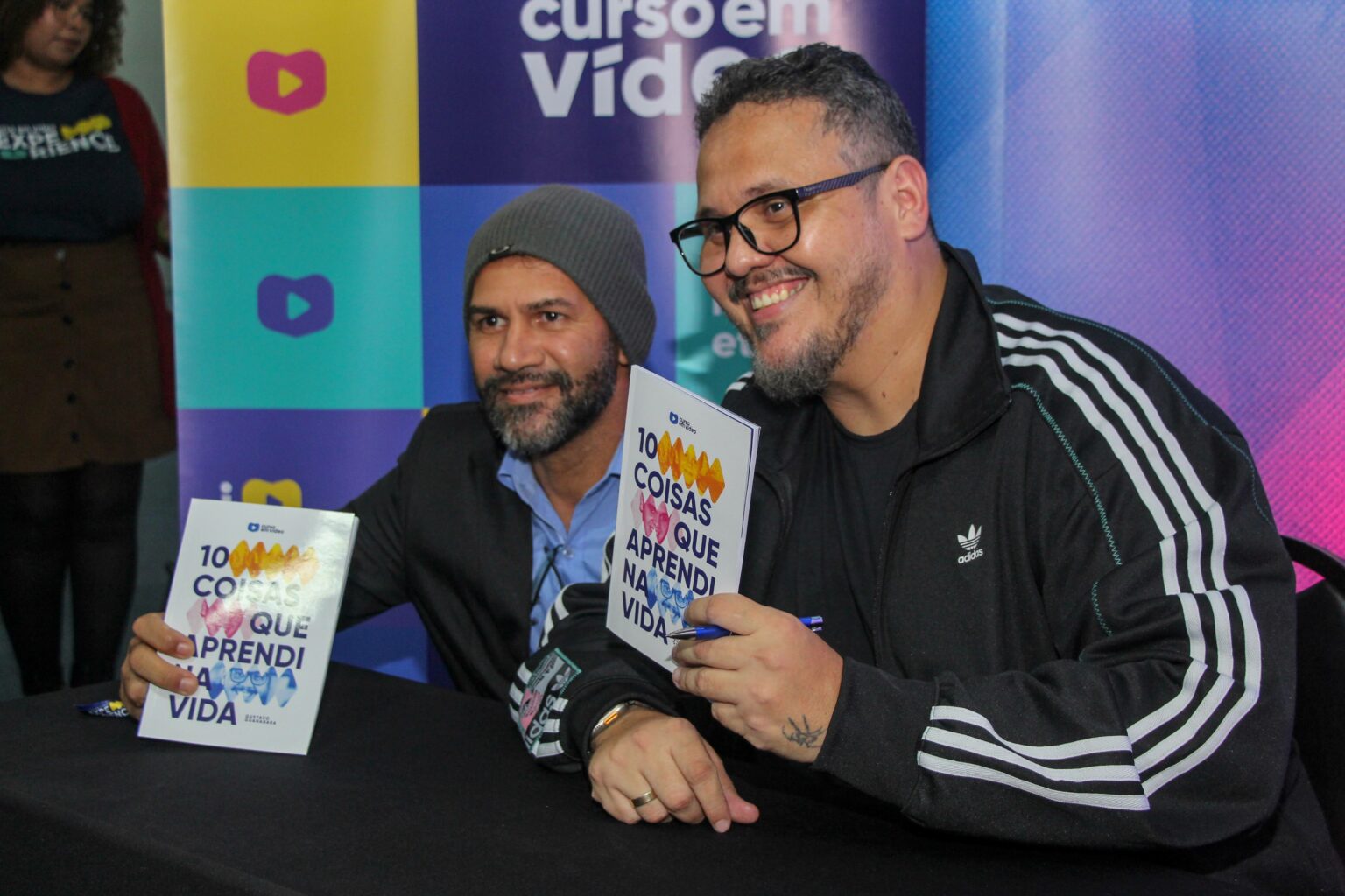 Curso em v deo experience o sucesso da internet comemorado