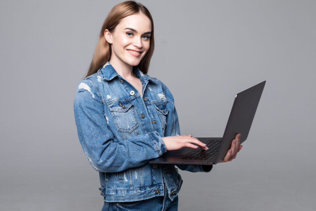 Aprenda como organizar seus projetos e montar um portfólio profissional com GitHub, documentação eficiente e boas práticas para se destacar no mercado de tecnologia.