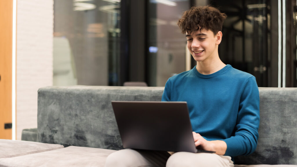 Aprenda como montar um GitHub profissional para destacar seus projetos, fortalecer seu portfólio e aumentar suas chances de conquistar oportunidades na área de tecnologia.