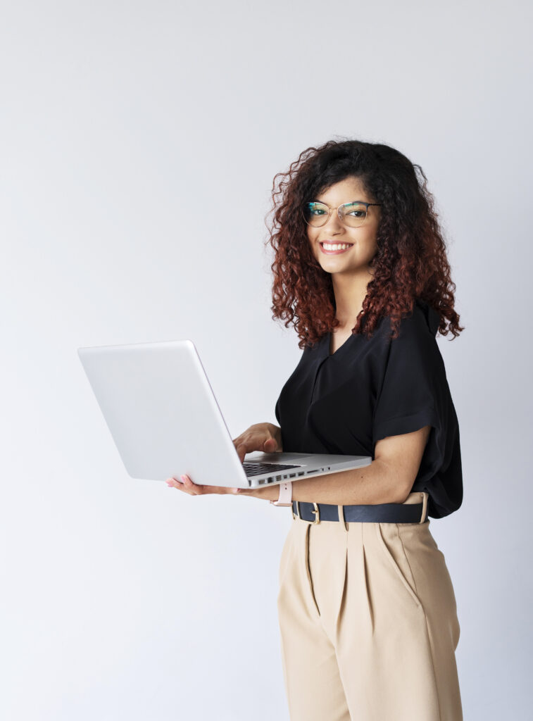 Aprenda como transformar exercícios dos cursos em projetos reais para portfólio, ganhar experiência prática e destacar suas habilidades como desenvolvedor.
