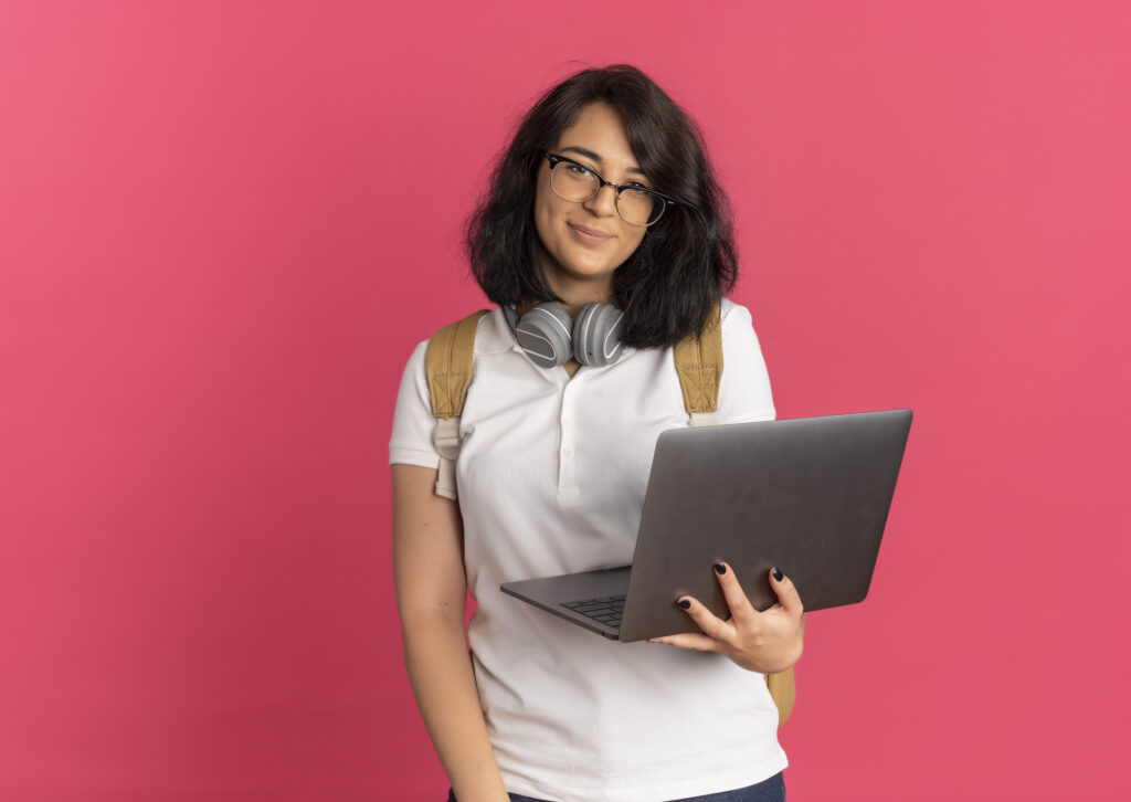 Descubra como usar inteligência artificial para estudar programação com mais eficiência. Aprenda a tirar dúvidas, revisar conteúdos, criar exercícios e acelerar seu aprendizado com IA.