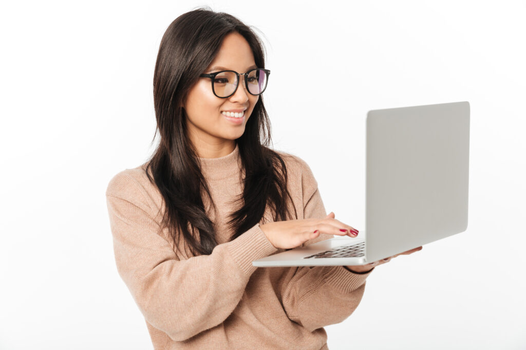 Aprenda como criar projetos com IA, utilizar a Inteligência Artificial como apoio ao desenvolvimento e evoluir na programação sem depender do código pronto.
