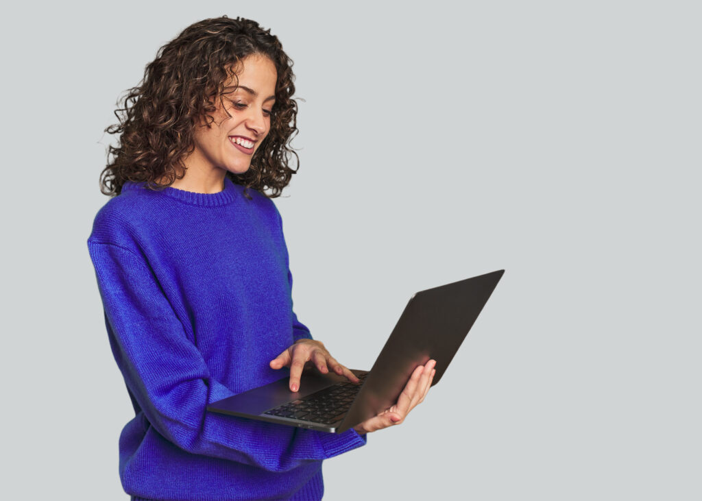 Entenda como funciona uma aplicação web completa e descubra como front-end, back-end e banco de dados trabalham juntos no desenvolvimento web.