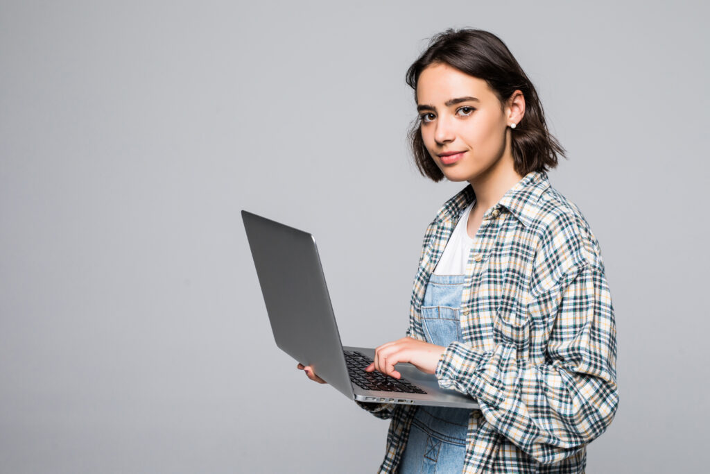 Descubra como organizar melhor seu código, aplicar boas práticas de programação, utilizar Git e Programação Orientada a Objetos para criar projetos mais profissionais.