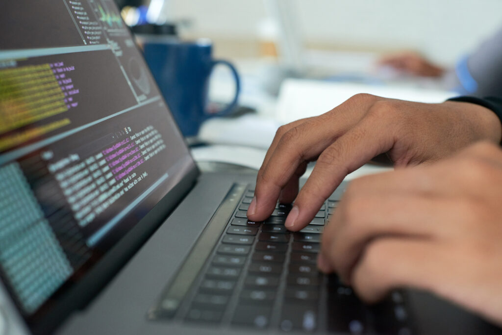 Descubra como estudar programação sozinho, criar uma rotina de estudos eficiente e aprender do zero com prática, organização e constância.